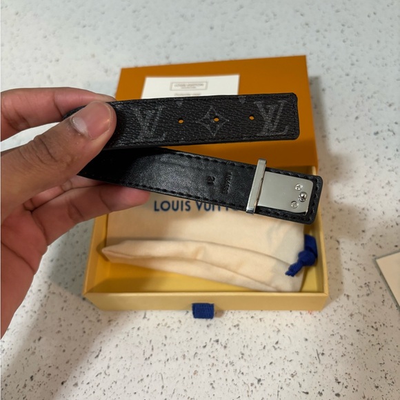 Louis Vuitton Black LV SLIM Leather Bracelet *PRE OWNED LIKE NEW* - Picture 3 of 3